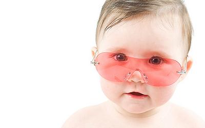 Las gafas de sol en bebés deben usarse de forma moderada