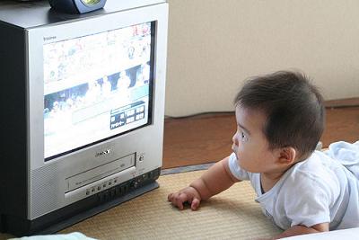 la televisión es peligrosa para el desarrollo de los bebés