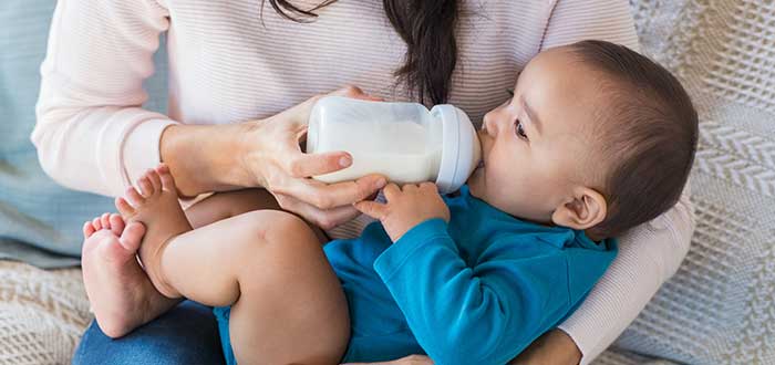 mi bebe se ahoga con la leche