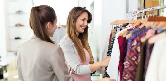 Las 10 tiendas premamá de rebajas más de moda