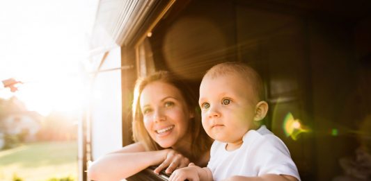 ¿Qué necesitas para unas vacaciones cámper con tu bebé? viajar con tu bebe en autocaravana