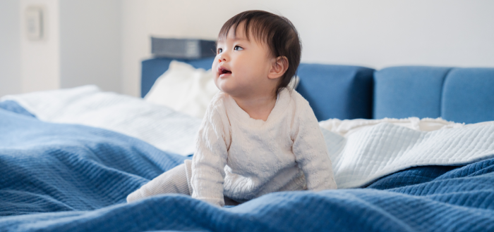 Reconocer signos de alerta para saber Qué hacer cuando un bebé se cae de la cama