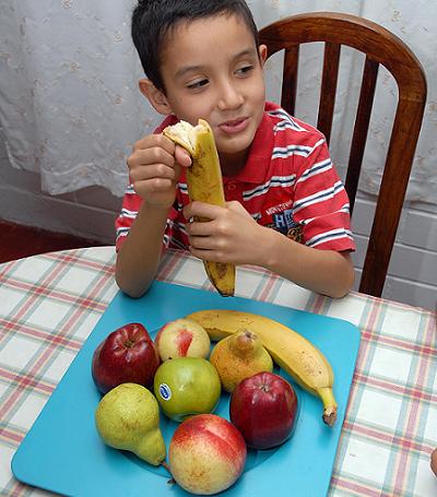 niño comiendo