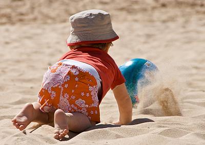 seguridad en la playa con tu bebé